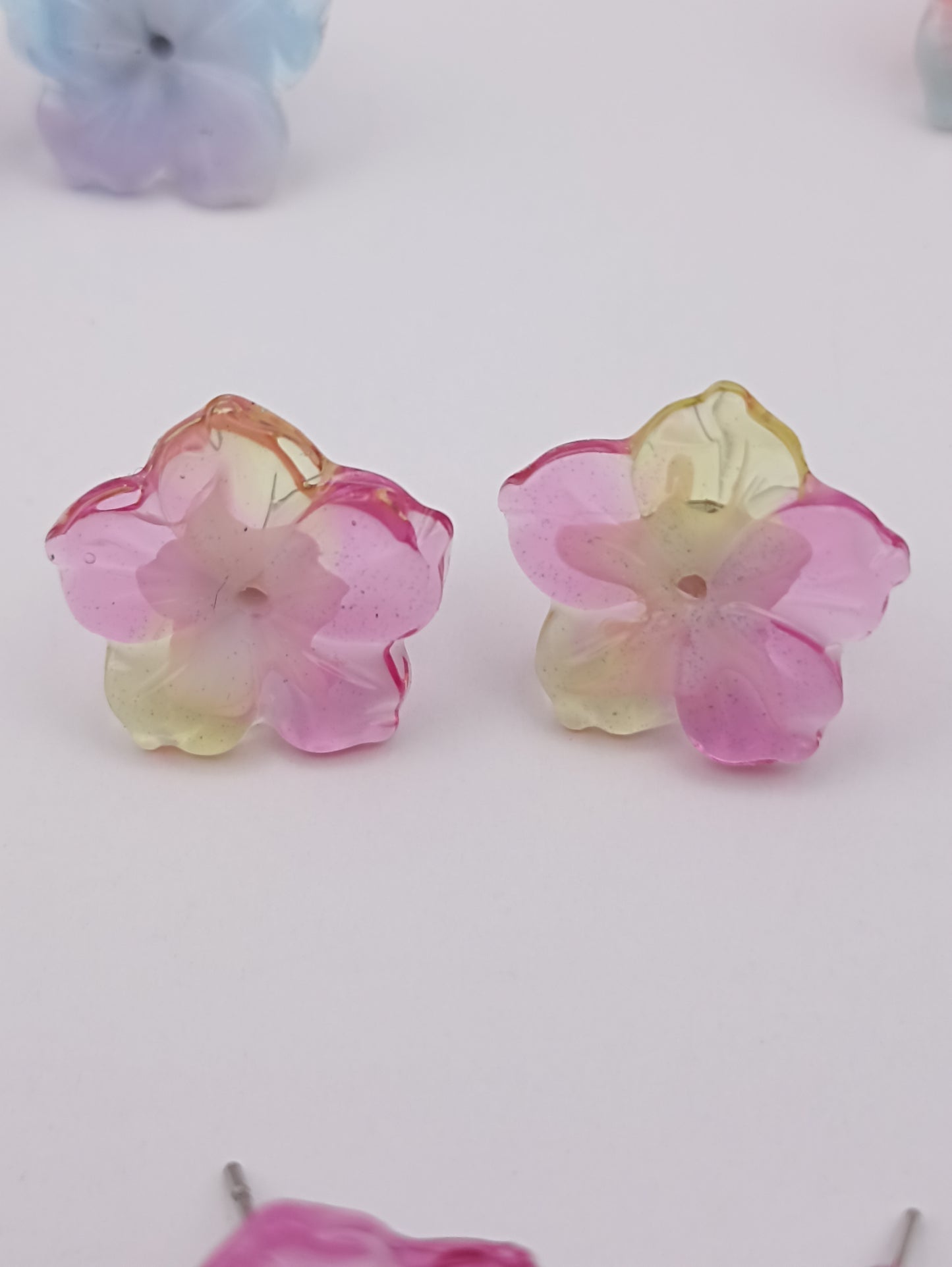 Boucle d'oreille en époxy - clou