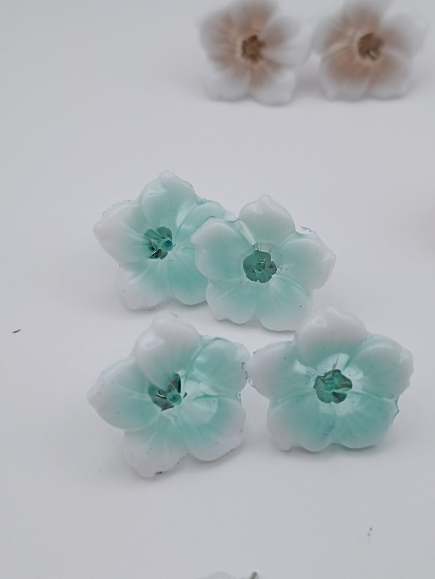 Boucle d'oreille en époxy - clou